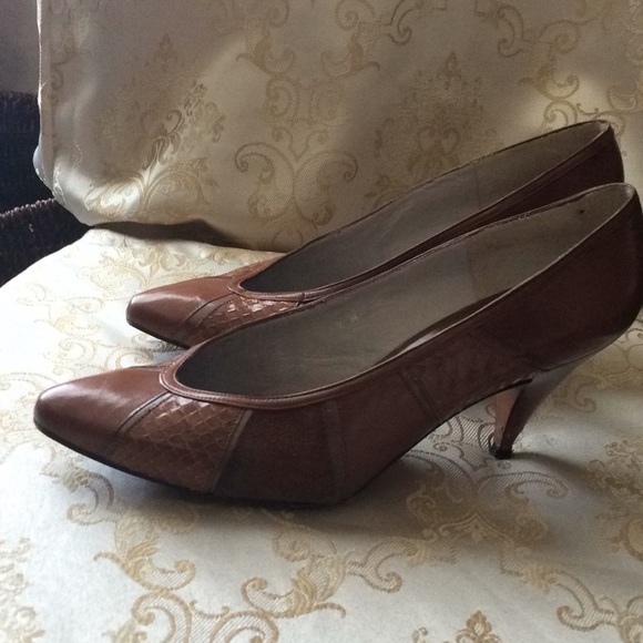 Vintage brown mixed media pumps size 8/2 - Picture 2 of 5